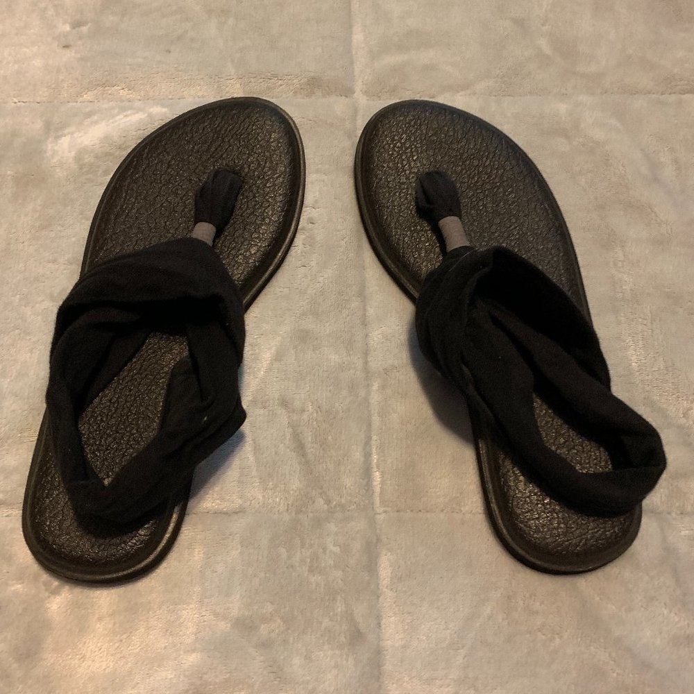 Size 8 Black Sanuk Yoga Flip Flops